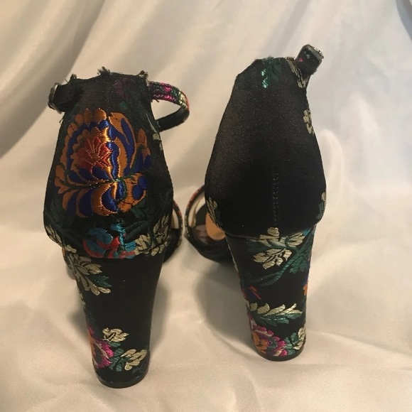 Heels - Picture 4 of 5